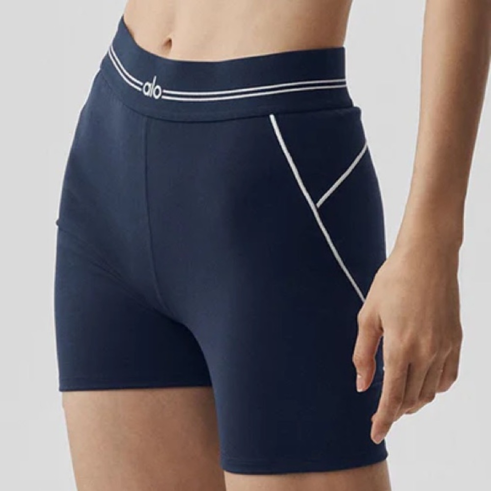 ALO Yoga 4" Airbrush High-Waist Heart Throb Short Navy/White L NWT